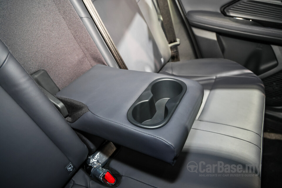 Toyota Yaris Cross AC200 (2026) Interior