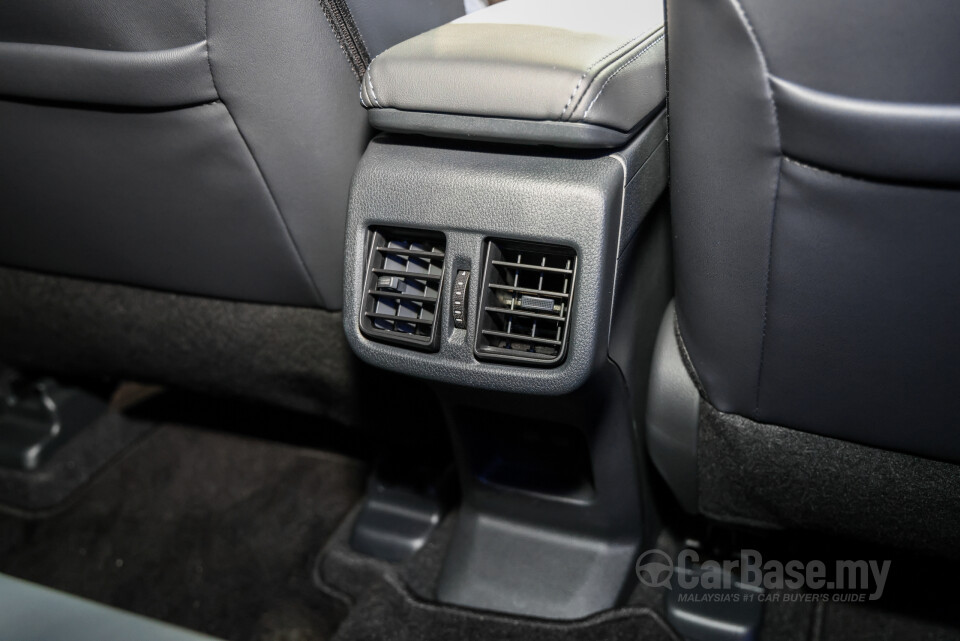 Toyota Yaris Cross AC200 (2026) Interior