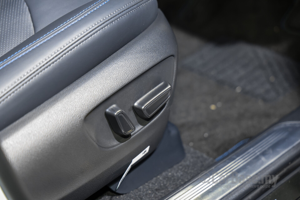Toyota Yaris Cross AC200 (2026) Interior