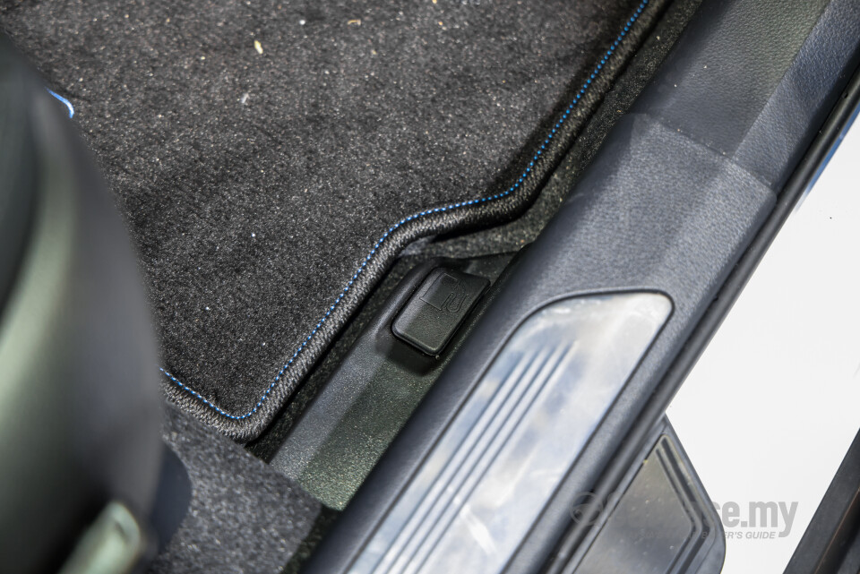 Toyota Yaris Cross AC200 (2026) Interior