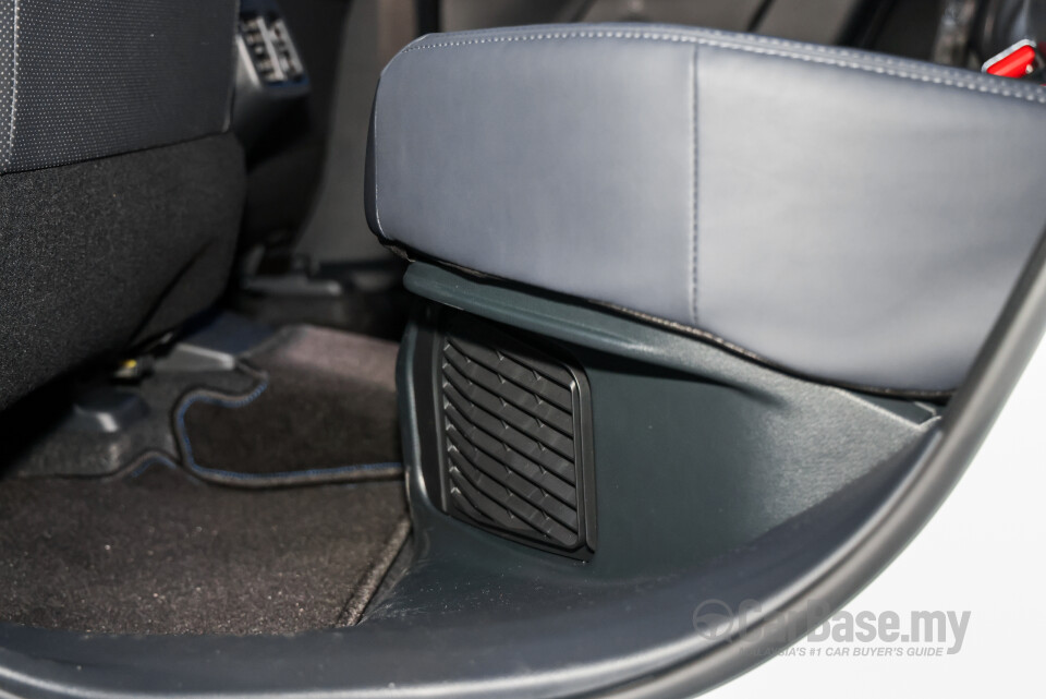 Toyota Yaris Cross AC200 (2026) Interior