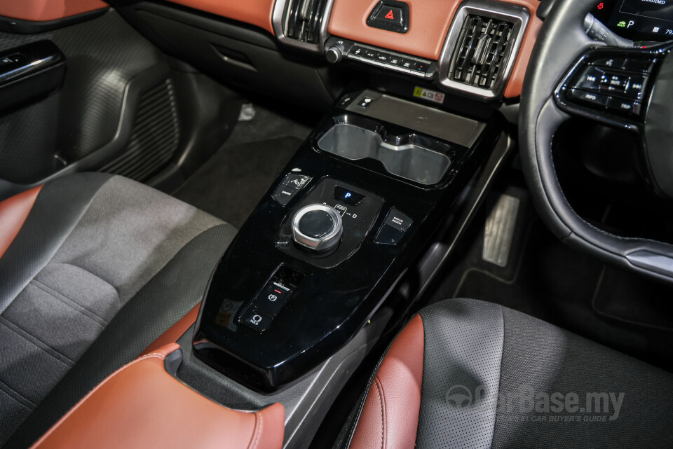 Toyota Urban Cruiser PC2AS (2026) Interior