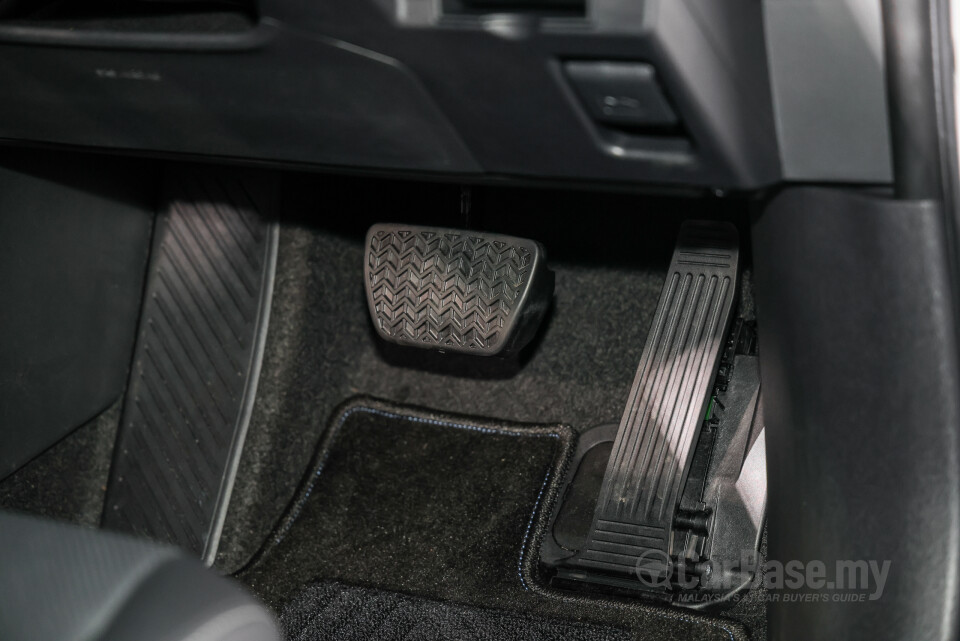 Toyota bZ4X EA10 Facelift (2026) Interior