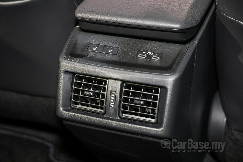 Toyota bZ4X EA10 Facelift (2026) Interior