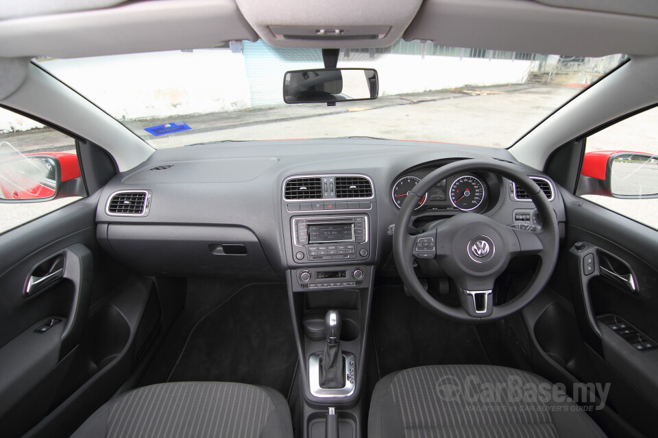 Toyota Innova AN140 (2016) Interior