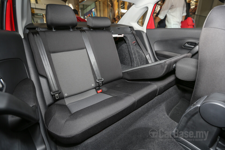 Perodua Aruz D38L (2019) Interior