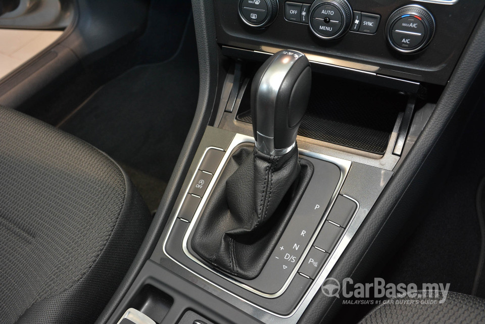 Volkswagen Golf Mk7.5 (2018) Interior