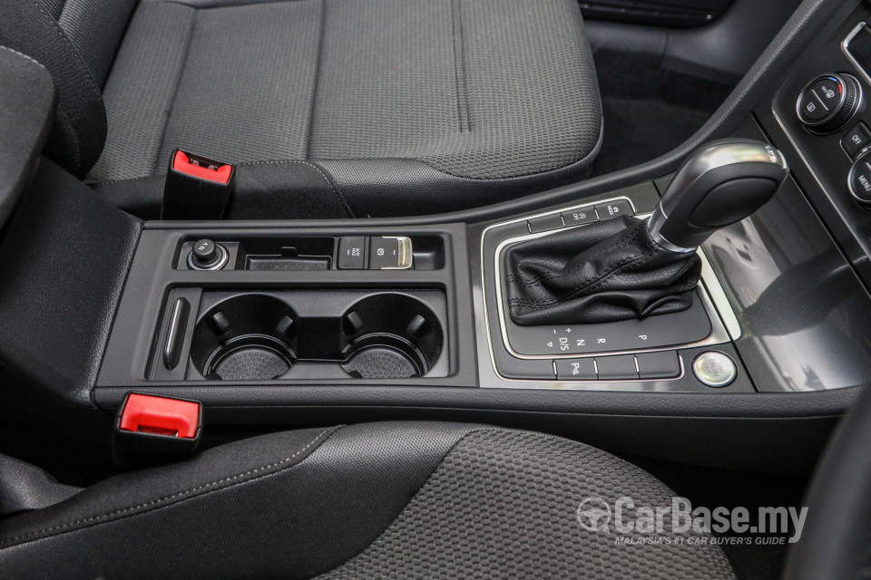 Volkswagen Golf Mk7.5 (2018) Interior