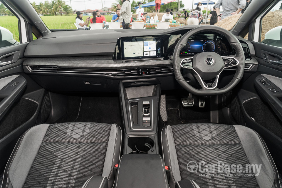 Volkswagen Golf Mk8 (2021) Interior