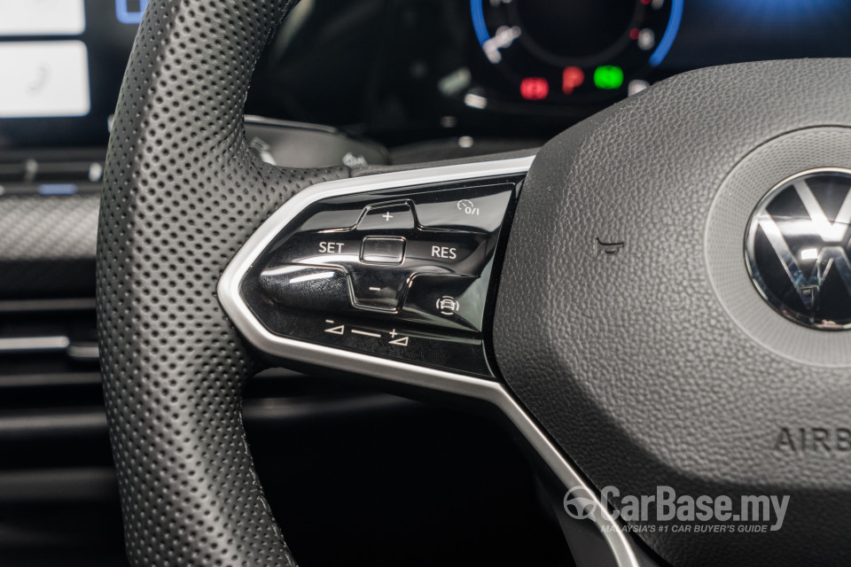 Volkswagen Golf Mk8 (2021) Interior