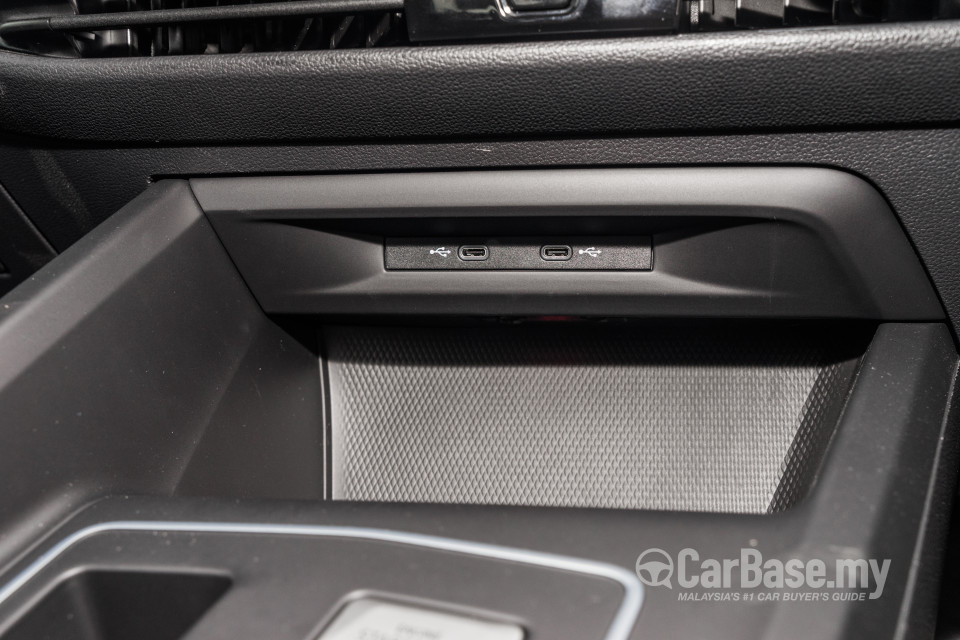 Volkswagen Golf Mk8 (2021) Interior