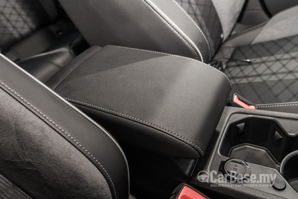 Volkswagen Golf Mk8 (2021) Interior