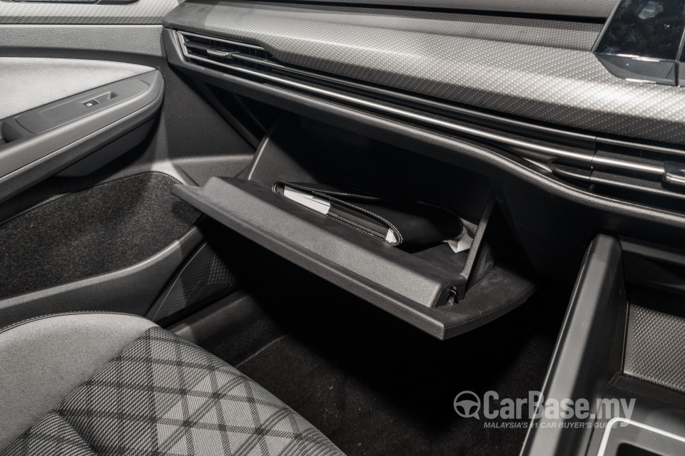 Volkswagen Golf Mk8 (2021) Interior