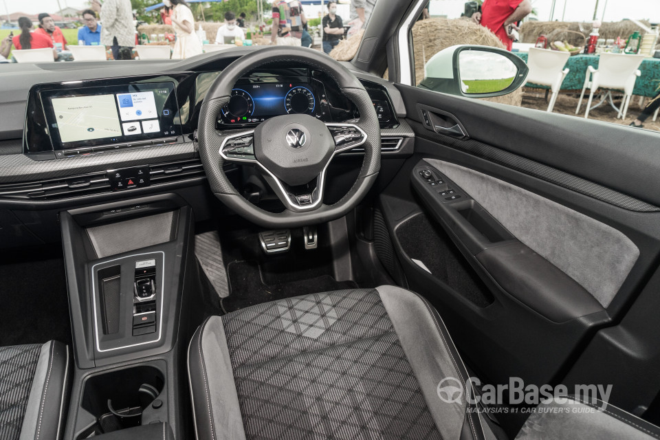 Volkswagen Golf Mk8 (2021) Interior