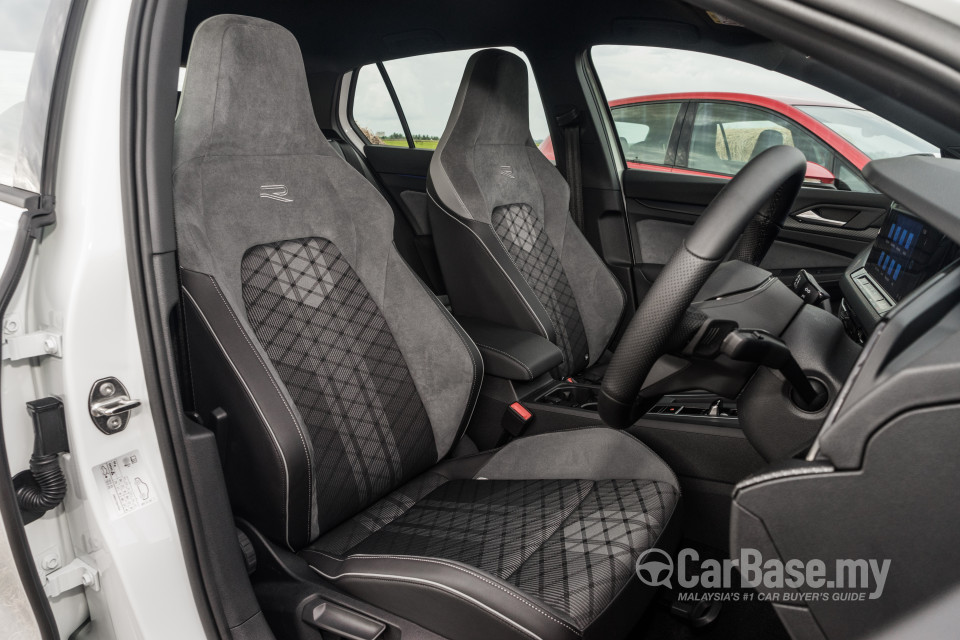 Volkswagen Golf Mk8 (2021) Interior