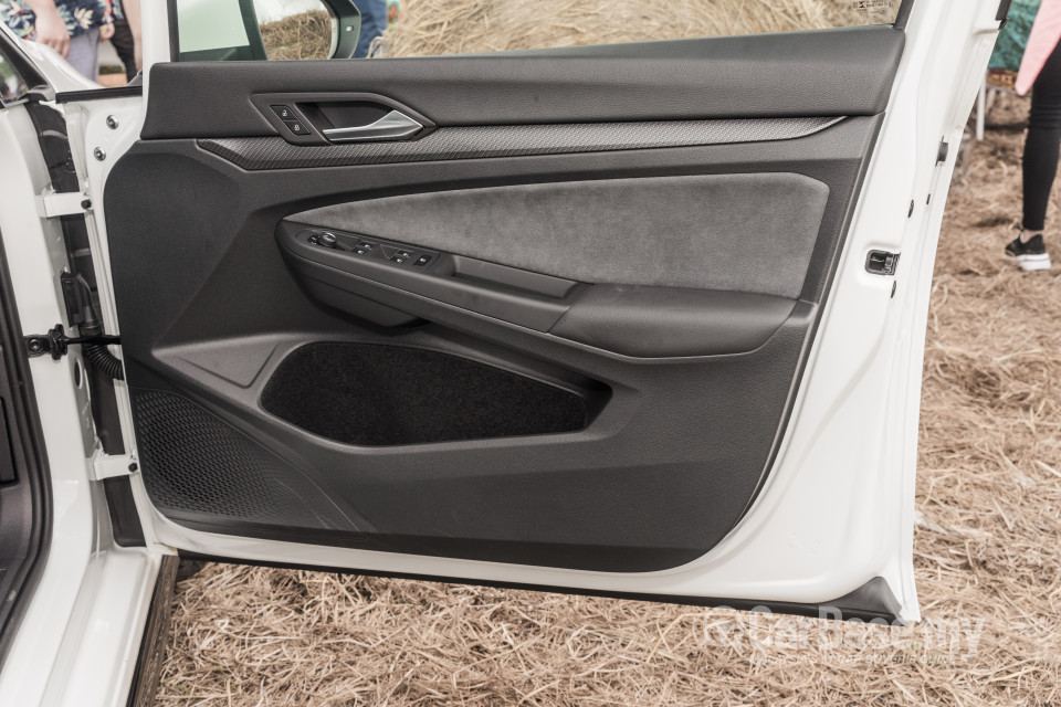 Volkswagen Golf Mk8 (2021) Interior
