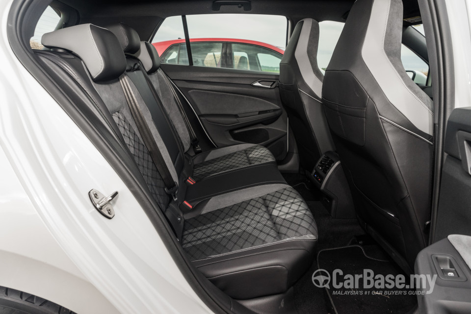 Volkswagen Golf Mk8 (2021) Interior