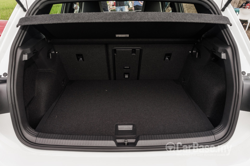 Volkswagen Golf Mk8 (2021) Interior