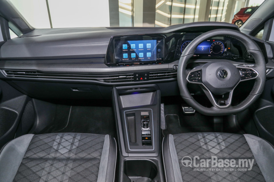 Volkswagen Golf Mk8 (2021) Interior