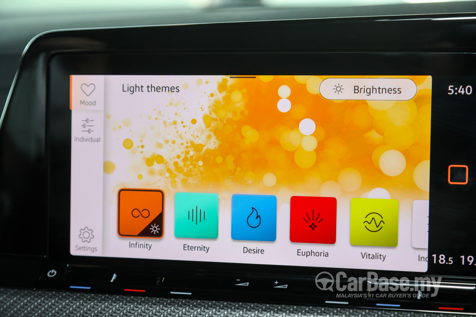 Volkswagen Golf Mk8 (2021) Interior