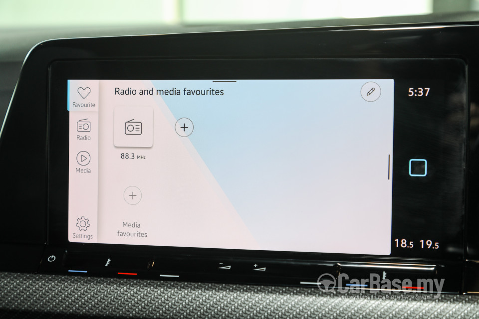 Volkswagen Golf Mk8 (2021) Interior