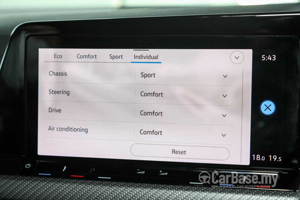 Volkswagen Golf Mk8 (2021) Interior