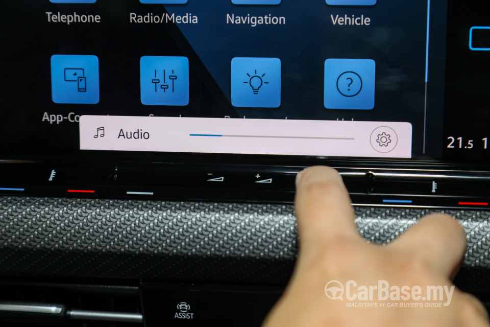 Volkswagen Golf Mk8 (2021) Interior