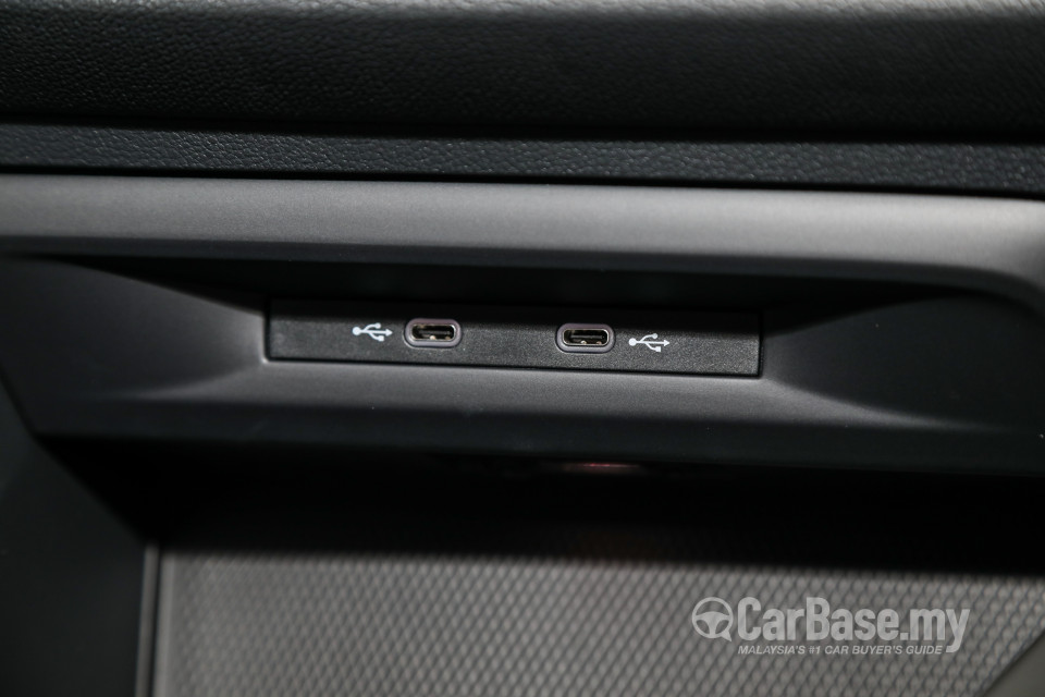 Volkswagen Golf Mk8 (2021) Interior