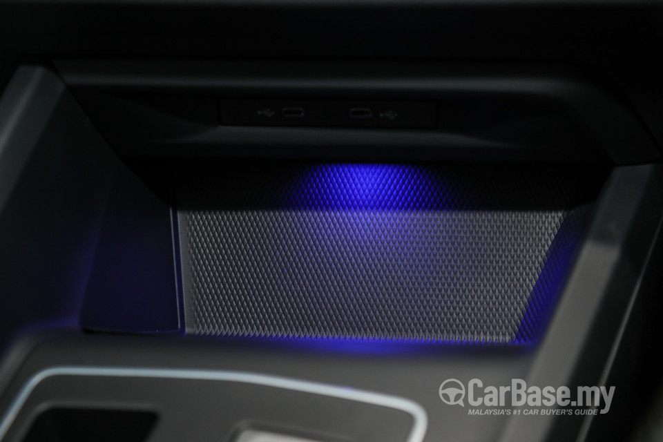 Volkswagen Golf Mk8 (2021) Interior