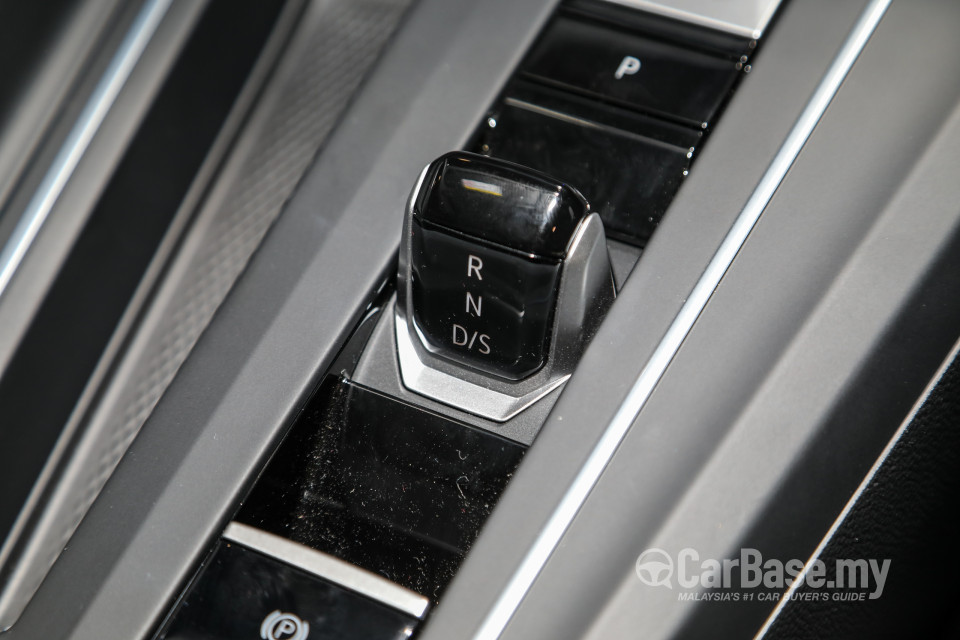 Volkswagen Golf Mk8 (2021) Interior