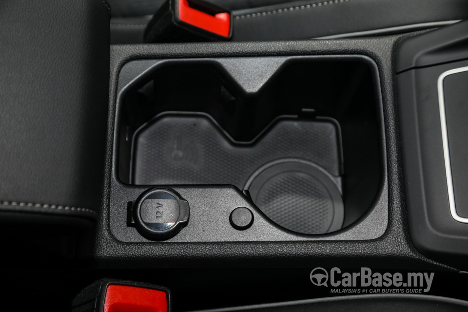 Volkswagen Golf Mk8 (2021) Interior