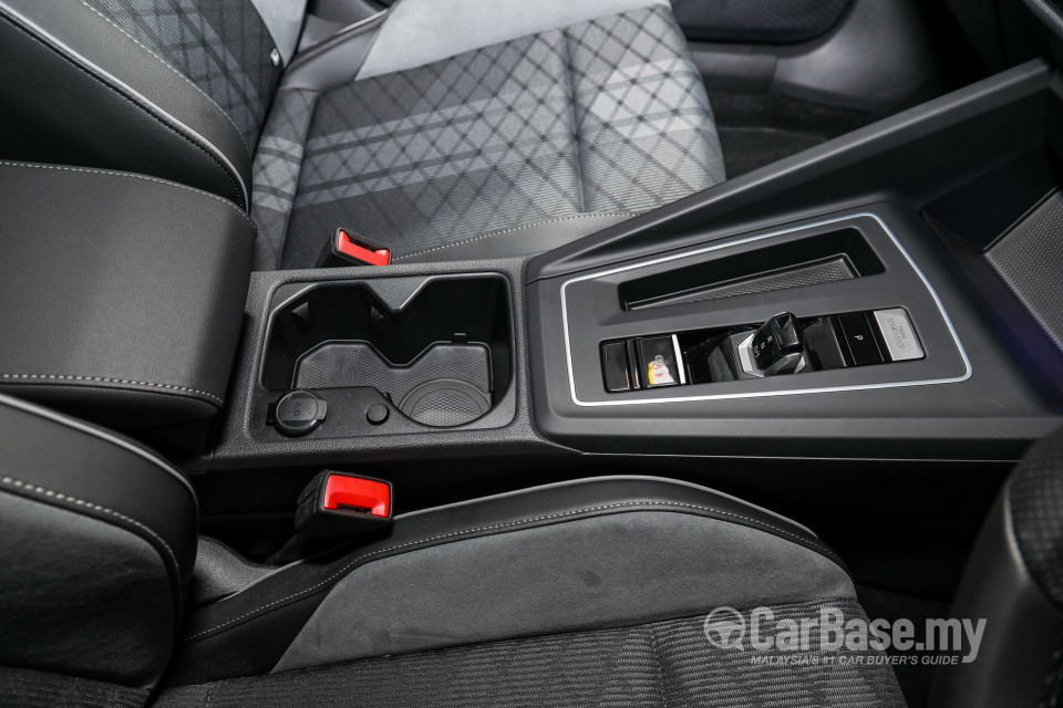 Volkswagen Golf Mk8 (2021) Interior