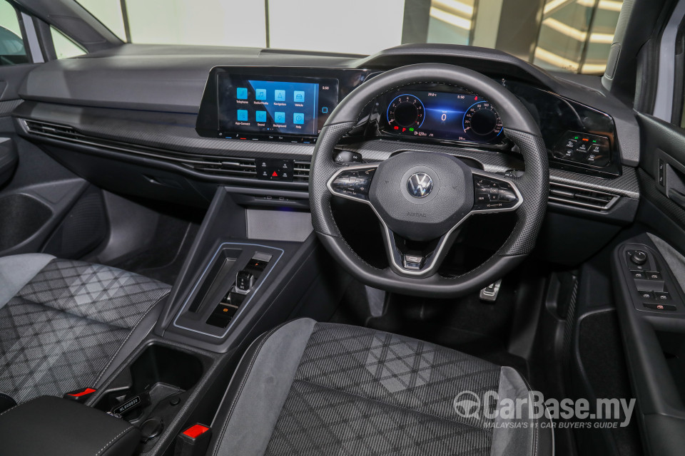 Volkswagen Golf Mk8 (2021) Interior