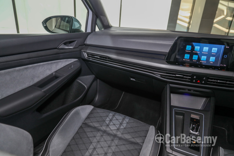 Volkswagen Golf Mk8 (2021) Interior