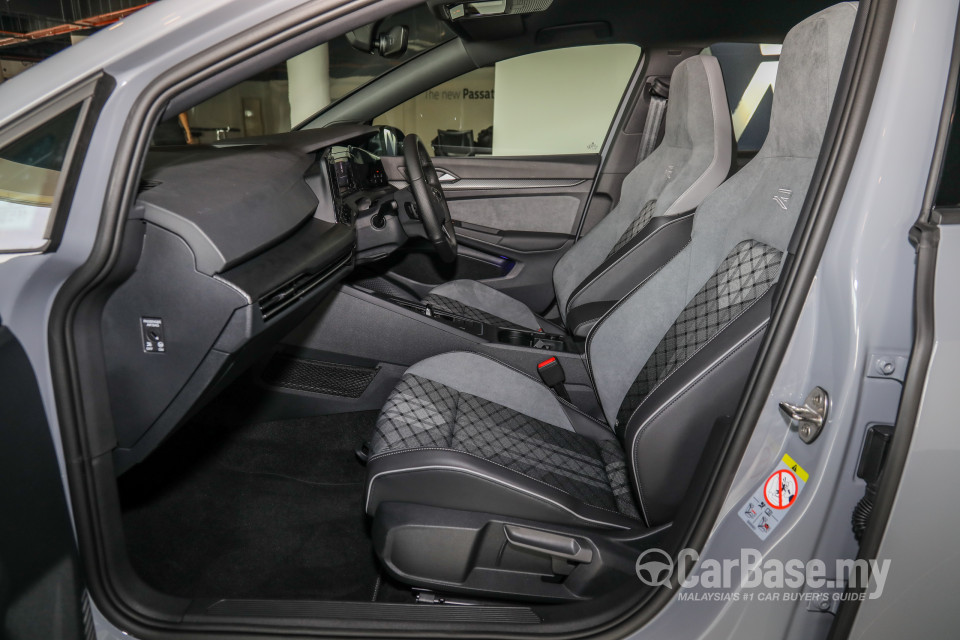 Volkswagen Golf Mk8 (2021) Interior