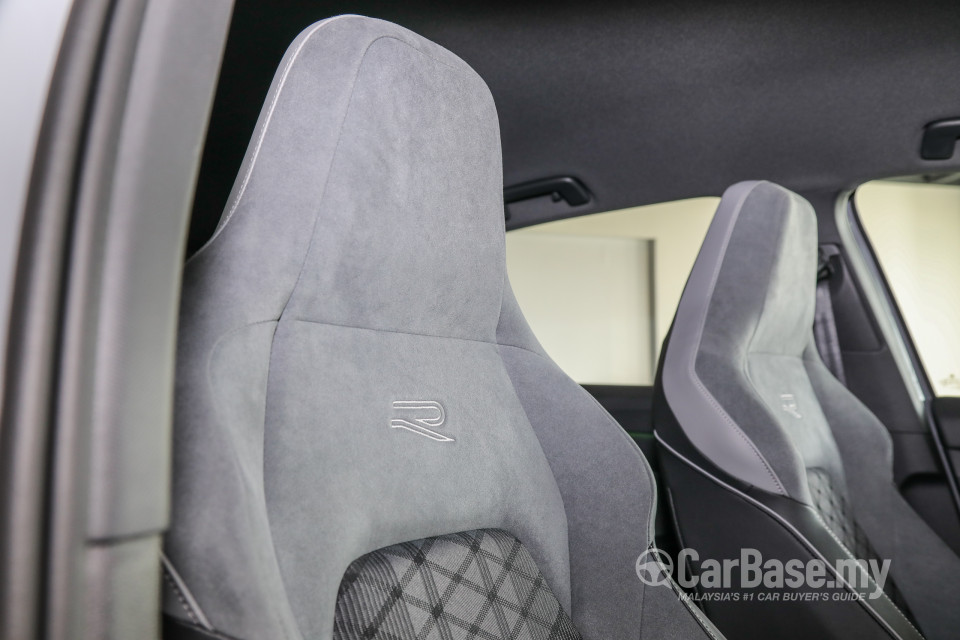 Volkswagen Golf Mk8 (2021) Interior