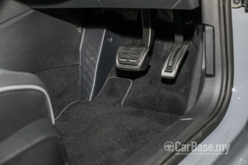 Volkswagen Golf Mk8 (2021) Interior