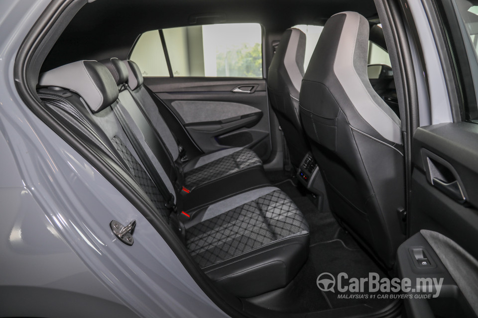 Volkswagen Golf Mk8 (2021) Interior