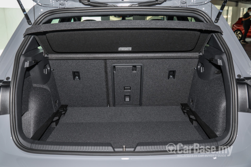 Volkswagen Golf Mk8 (2021) Interior