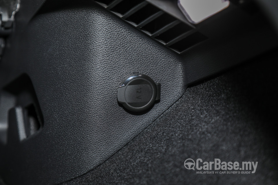 Volkswagen Golf Mk8 (2021) Interior