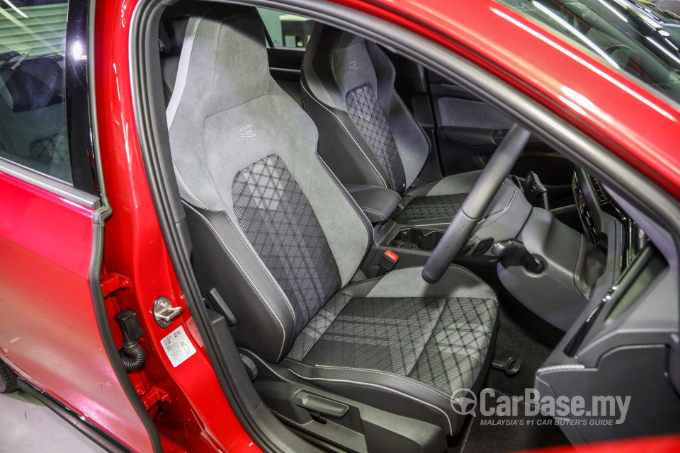 Volkswagen Golf Mk8 (2021) Interior