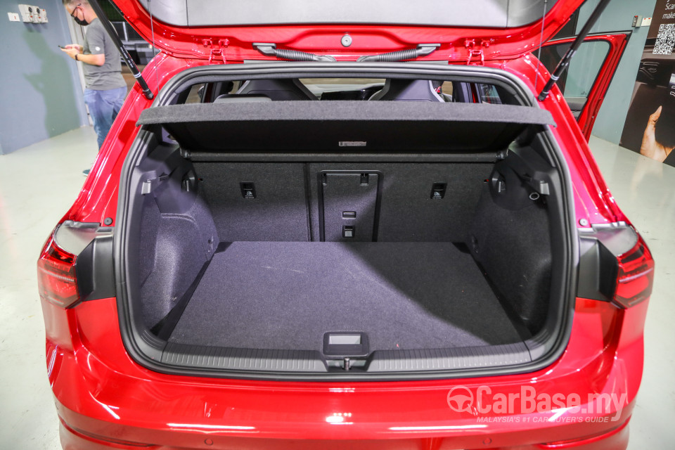 Volkswagen Golf Mk8 (2021) Interior