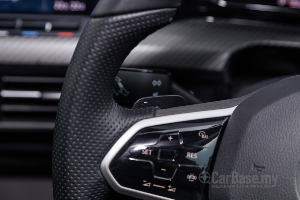 Volkswagen Golf Mk8 (2021) Interior