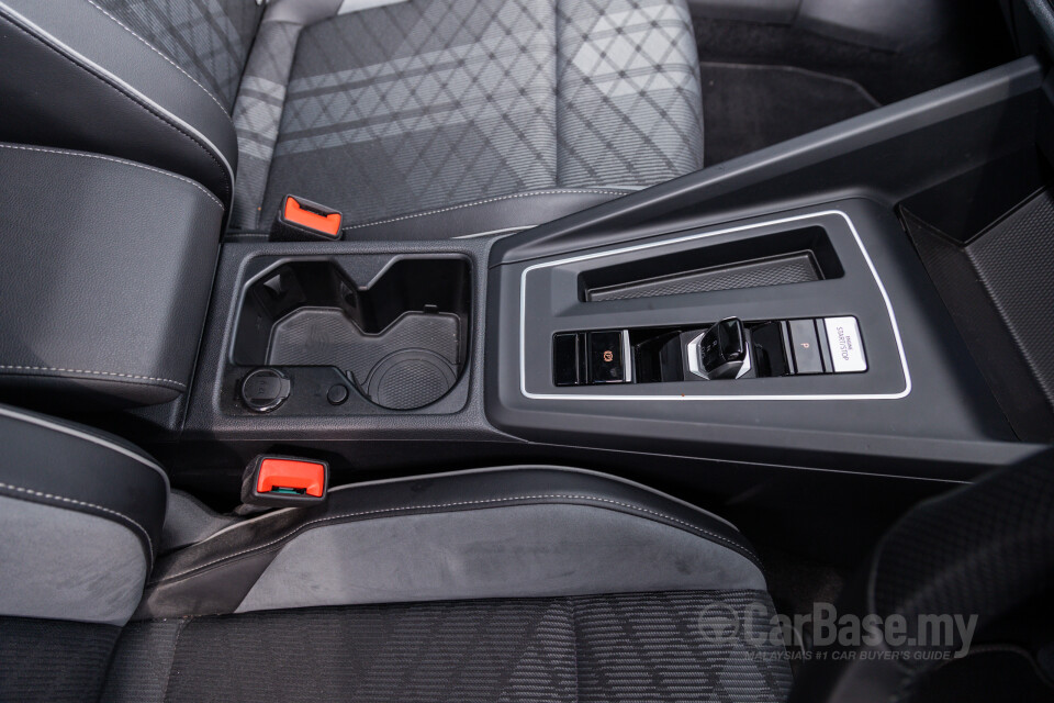 Volkswagen Golf Mk8 (2021) Interior