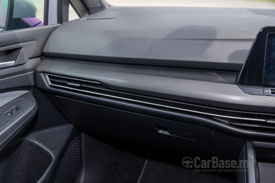 Volkswagen Golf Mk8 (2021) Interior