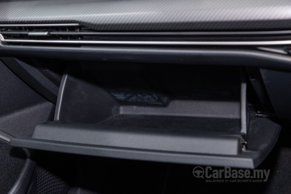 Volkswagen Golf Mk8 (2021) Interior