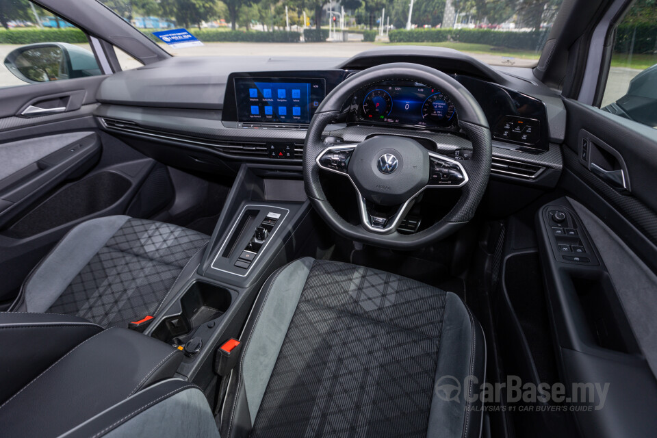 Volkswagen Golf Mk8 (2021) Interior