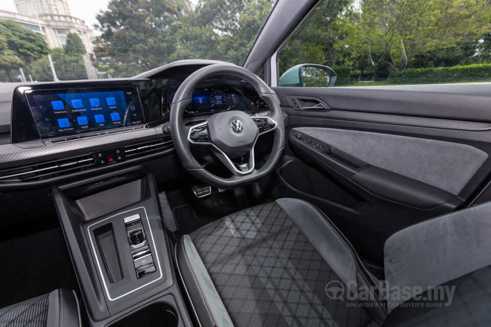 Volkswagen Golf Mk8 (2021) Interior
