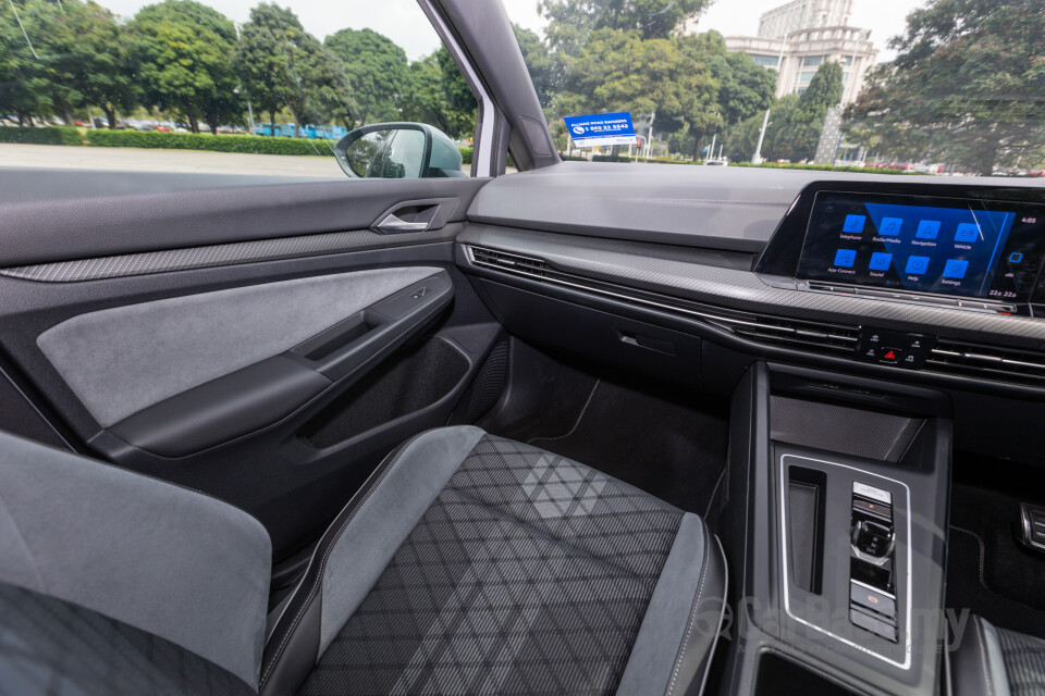 Volkswagen Golf Mk8 (2021) Interior