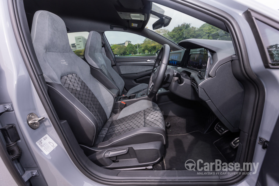 Volkswagen Golf Mk8 (2021) Interior